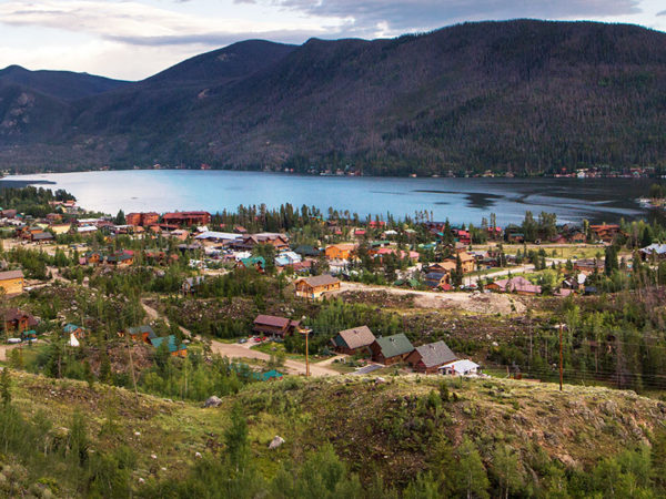 Picture of the town of Grand Lake, Colorado